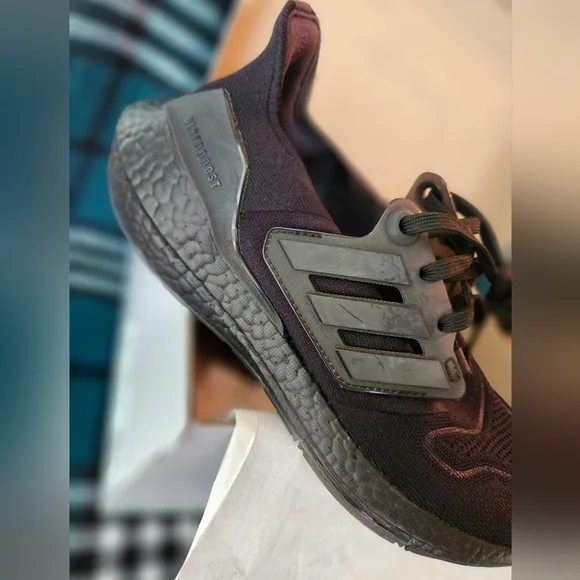 BNWT Adidas Ultraboost Women Black - Picture 4 of 5